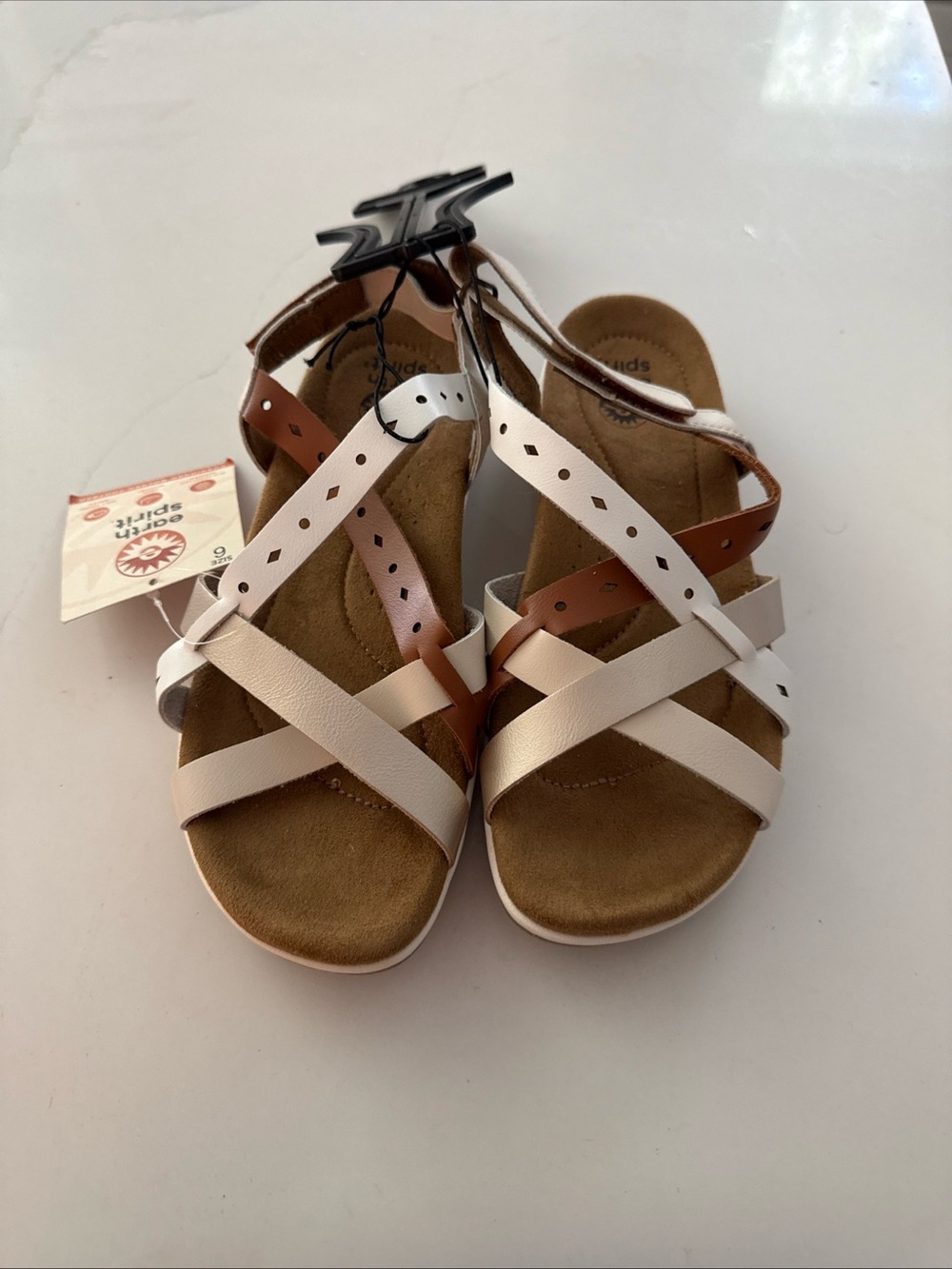 Earth Spirit Kids White and Brown Crisscross Sandals